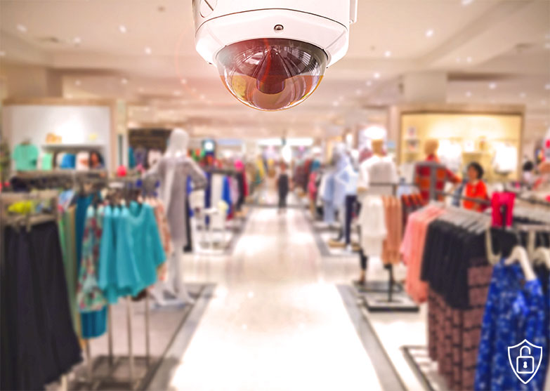 Caméra de vidéosurveillance dans un magasin de prêt à porter